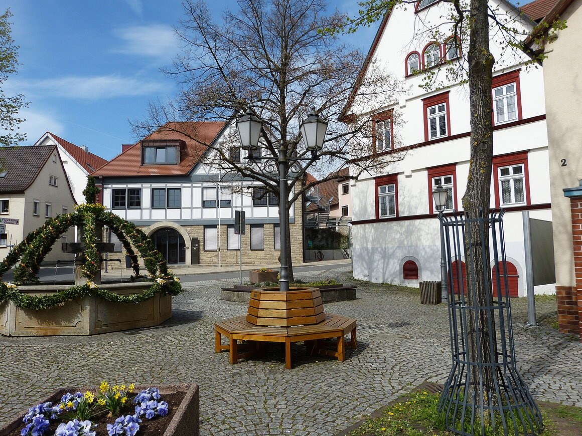 Möhlerplatz mit Rathaus (Igersheim, Liebliches Taubertal)