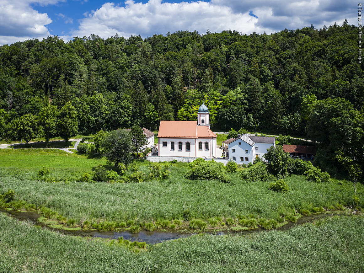 Kath. Pfarr- und Wallfahrtskirche Heilig Kreuz (Kipfenberg, Naturpark Altmühltal)